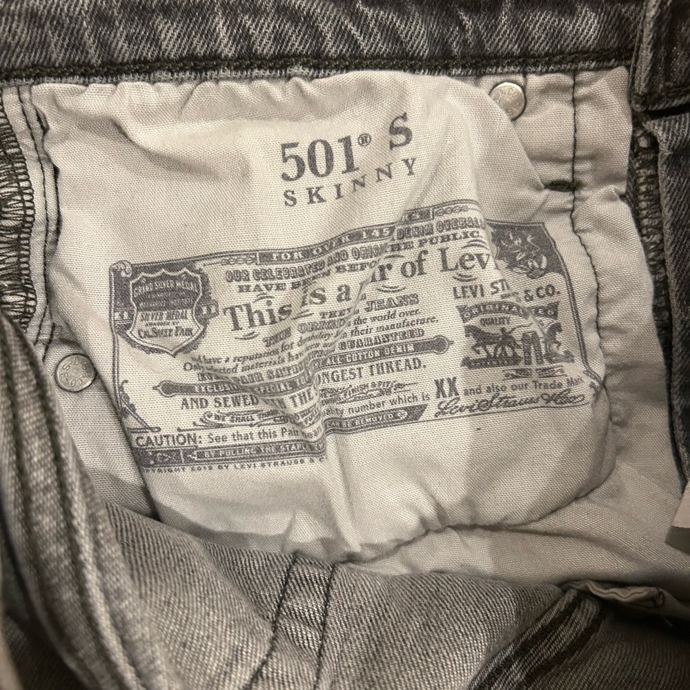 Levi’s 501 Skinny Black Cropped High Waist Frayed Hem Jeans - Picture 5 of 5